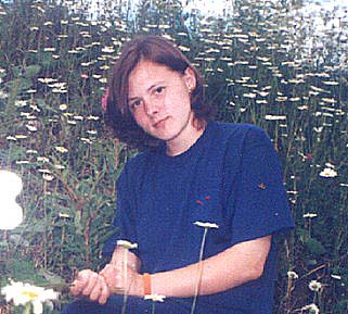 А это я на ромашковом поле :))) 2001 год